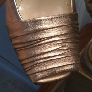Anne Klein Shoes Heels Vintage Gold Metallic Womens Size 9M
